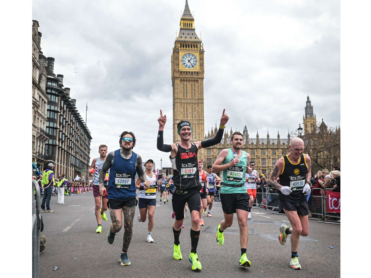 Hardlopers Londen marathon voor de Big Ben