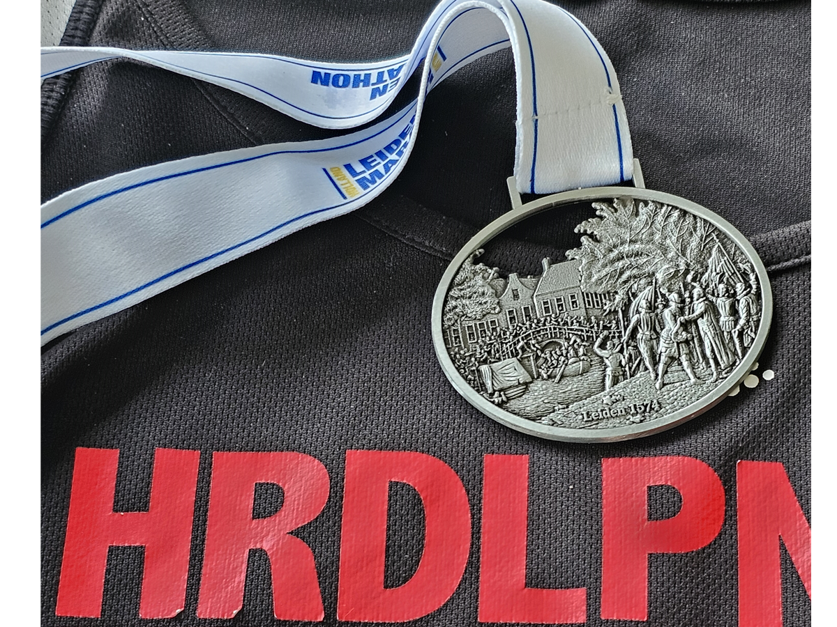 Medaille op HRDLPN shirt