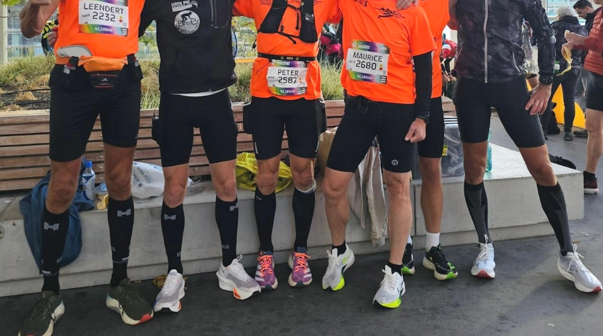 Wij met de carbon hardloopschoenen bij onze PR's in de Marathon van Eindhoven